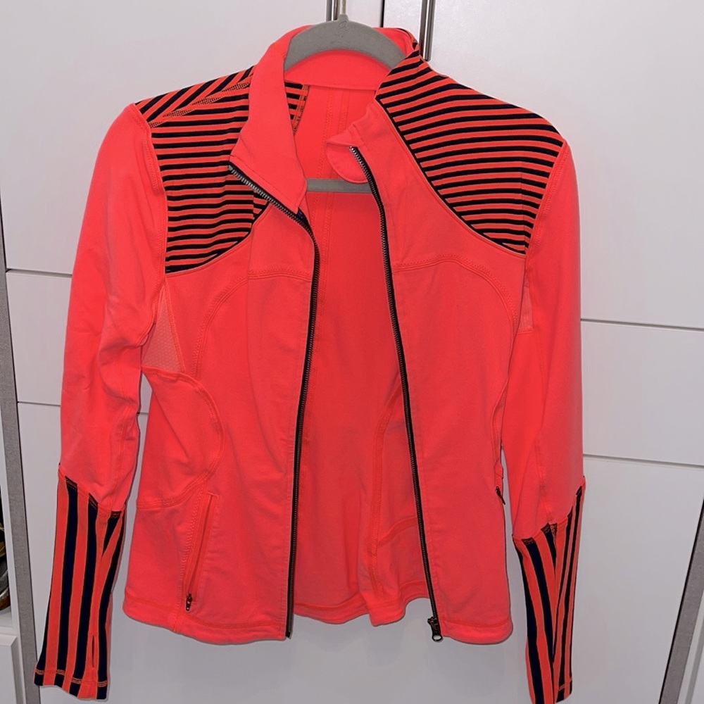 Lululemon Define Jacket: Very Gently Used : size 6